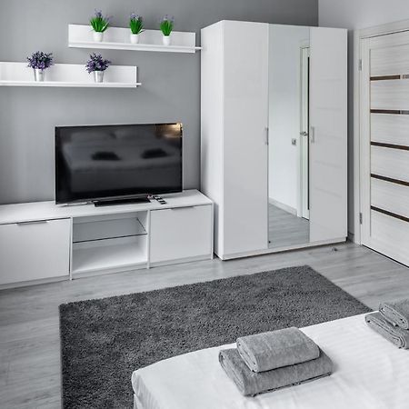 Apartment On Lesya Ukrainka Λβιβ Εξωτερικό φωτογραφία