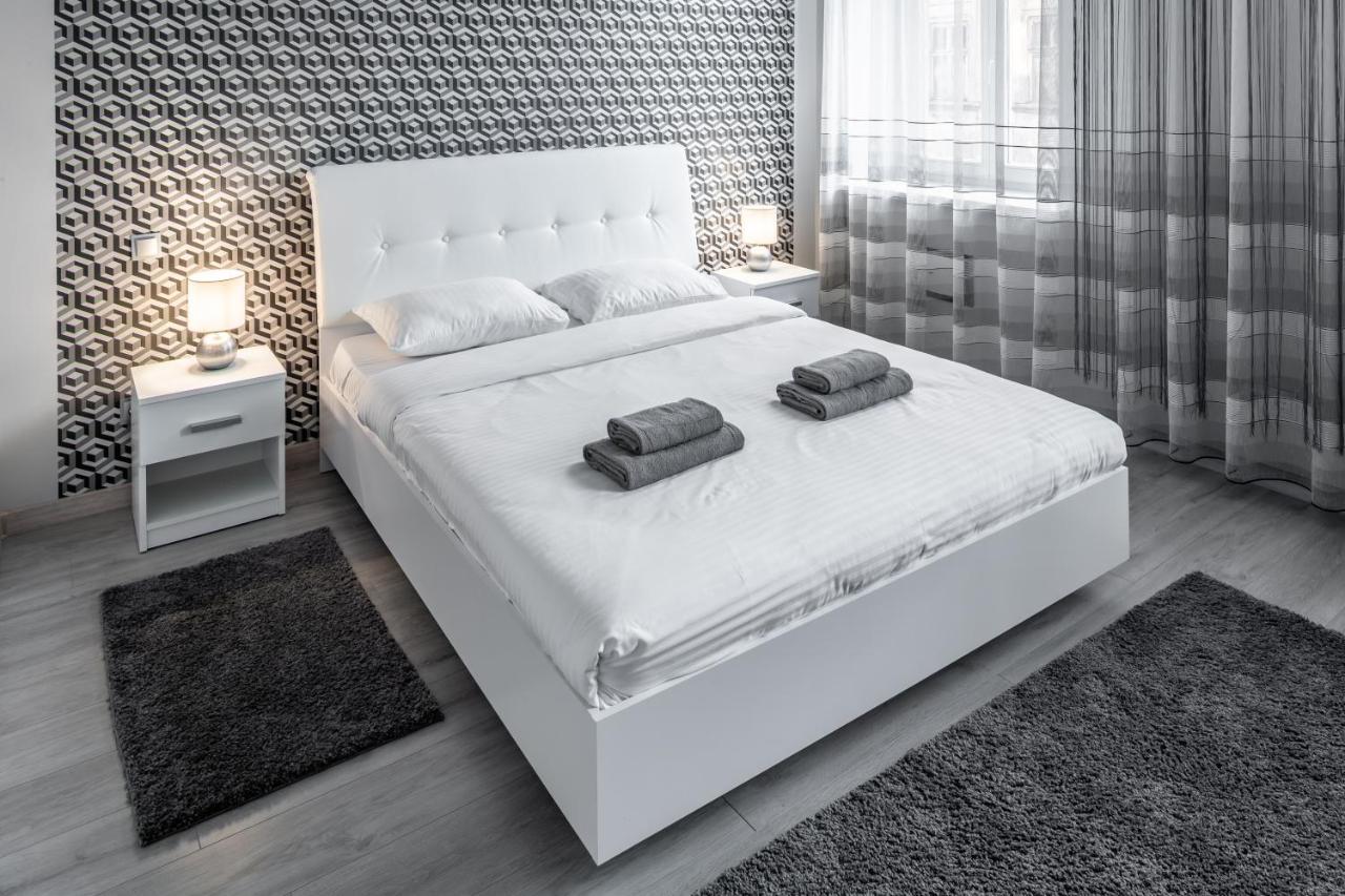 Apartment On Lesya Ukrainka Λβιβ Εξωτερικό φωτογραφία