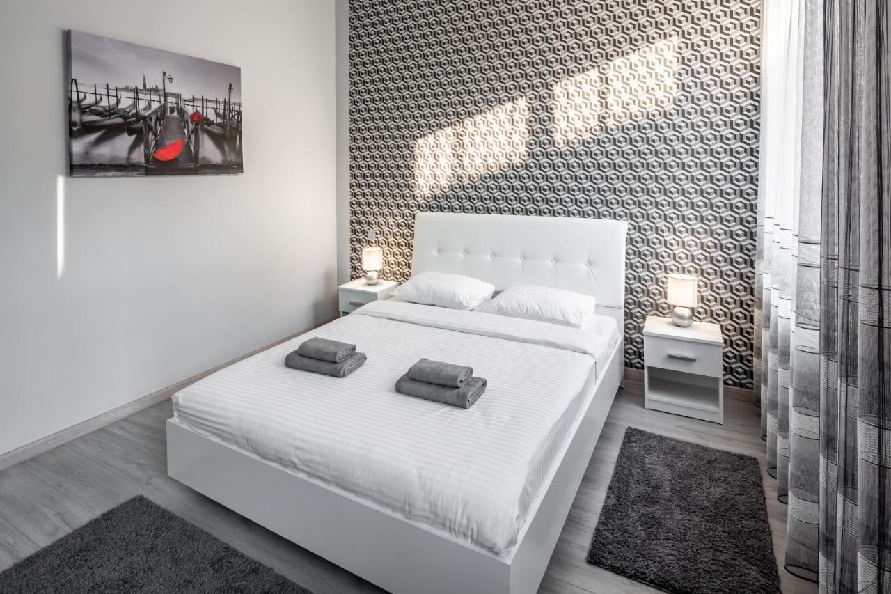 Apartment On Lesya Ukrainka Λβιβ Εξωτερικό φωτογραφία