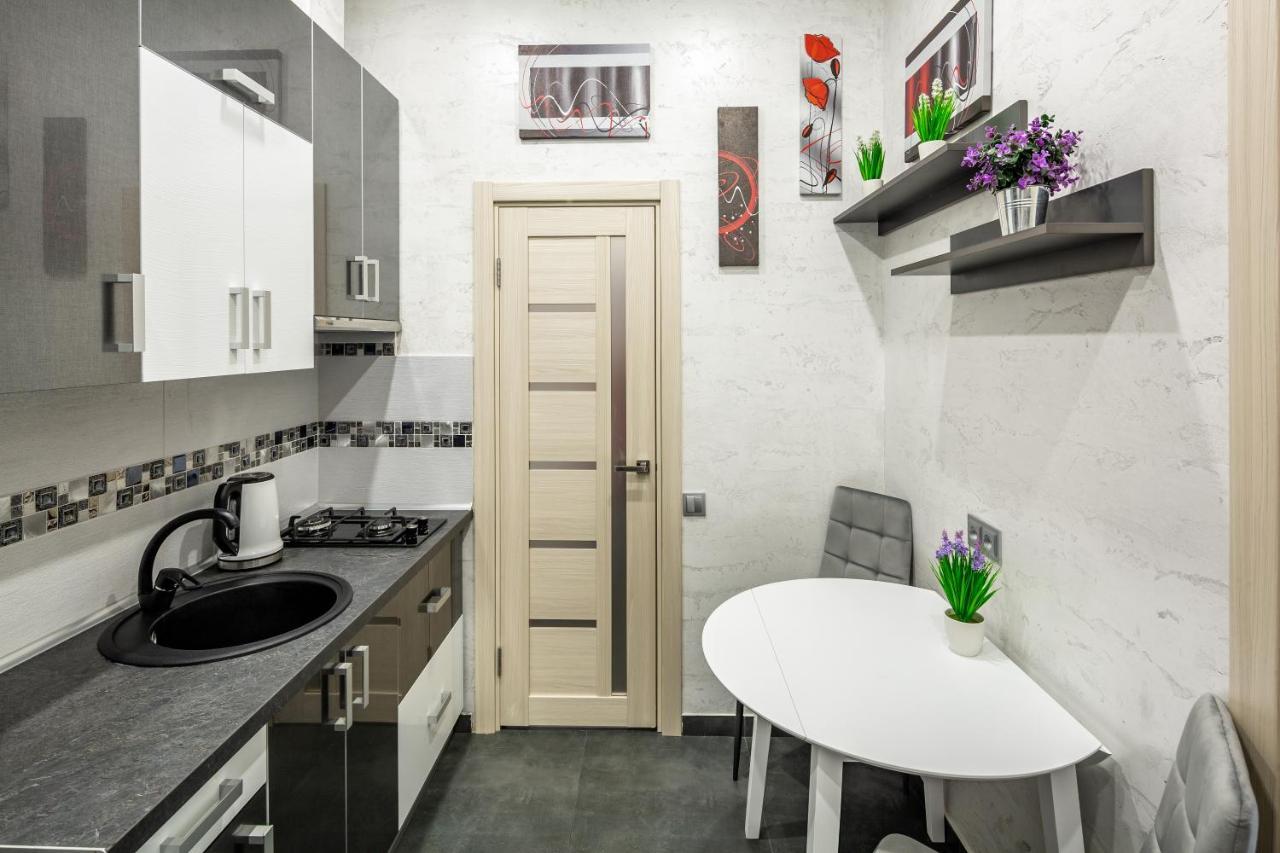Apartment On Lesya Ukrainka Λβιβ Εξωτερικό φωτογραφία