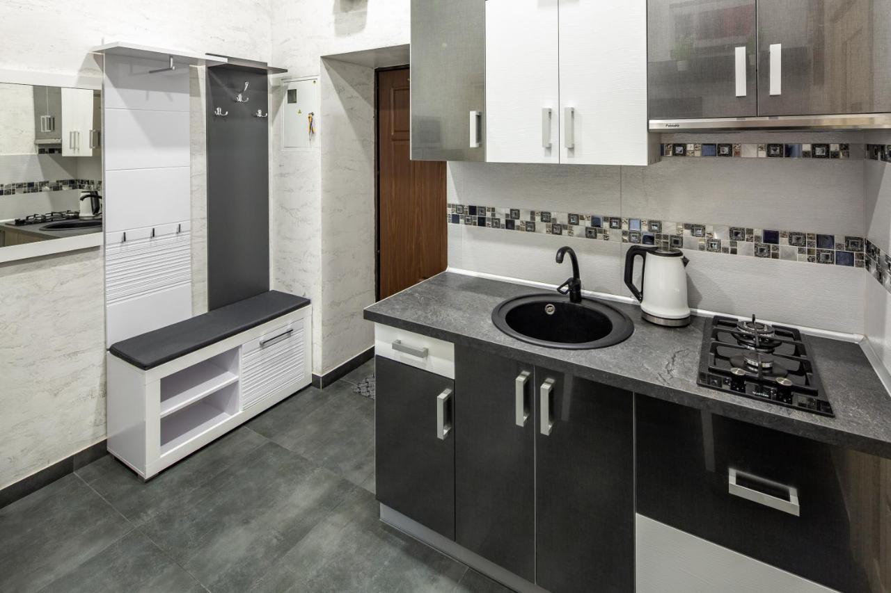 Apartment On Lesya Ukrainka Λβιβ Εξωτερικό φωτογραφία