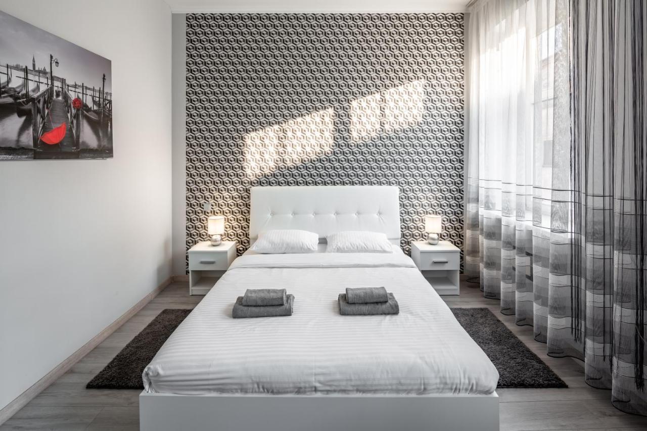 Apartment On Lesya Ukrainka Λβιβ Εξωτερικό φωτογραφία