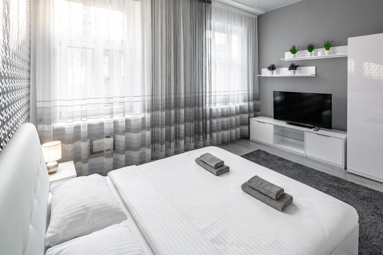Apartment On Lesya Ukrainka Λβιβ Εξωτερικό φωτογραφία